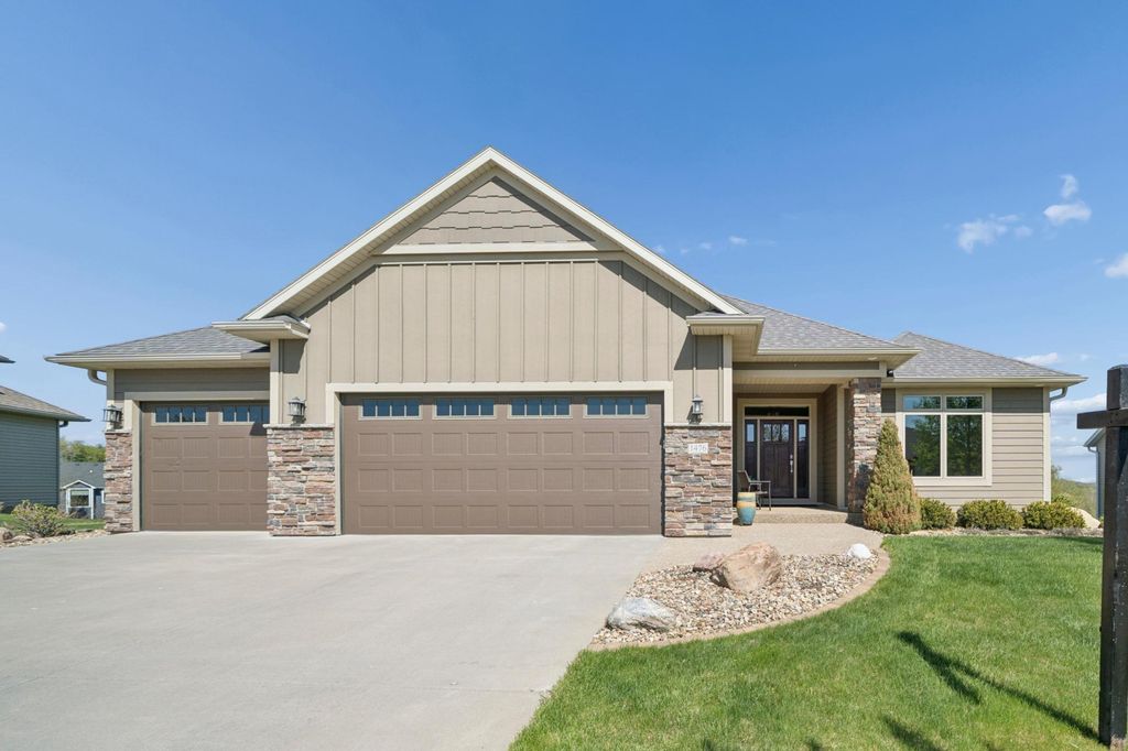 1476 Century Corner Lane NE, Rochester, MN 55906