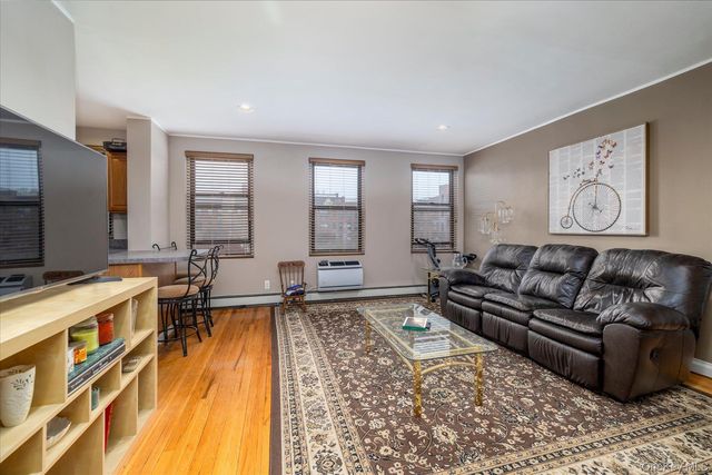 1 Jefferson Avenue H8, Rockville Centre, NY 11570