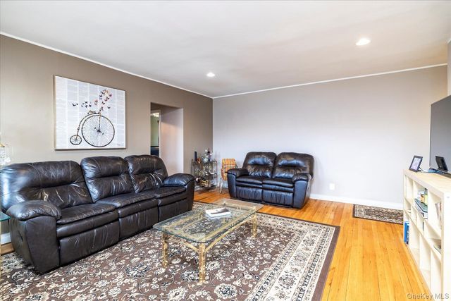 1 Jefferson Avenue H8, Rockville Centre, NY 11570