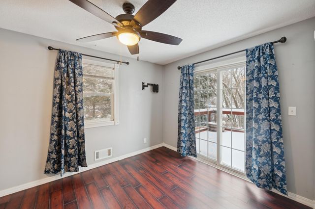 542 5th Avenue SW, Cambridge, MN 55008