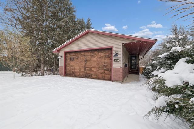 542 5th Avenue SW, Cambridge, MN 55008