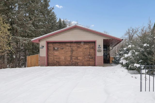 542 5th Avenue SW, Cambridge, MN 55008