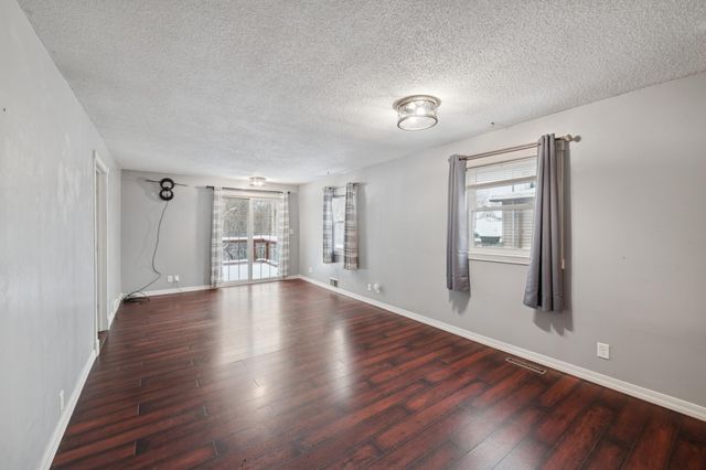 542 5th Avenue SW, Cambridge, MN 55008