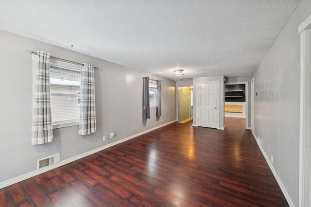 542 5th Avenue SW, Cambridge, MN 55008