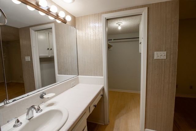 1127 Lois St, Kerrville, TX 78028