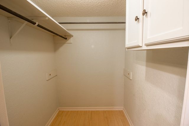 1127 Lois St, Kerrville, TX 78028