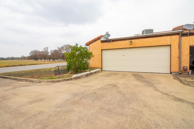 1127 Lois St, Kerrville, TX 78028
