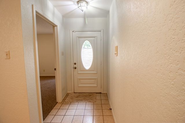 1127 Lois St, Kerrville, TX 78028