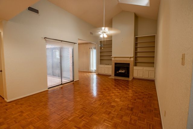 1127 Lois St, Kerrville, TX 78028