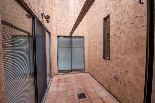 1127 Lois St, Kerrville, TX 78028