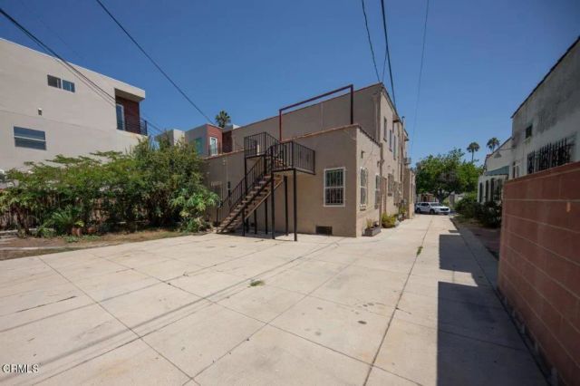 833 N Ridgewood Place, Los Angeles, CA 90038