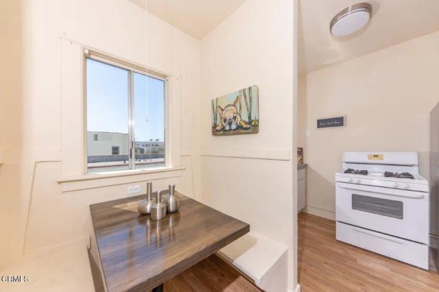 833 N Ridgewood Place, Los Angeles, CA 90038
