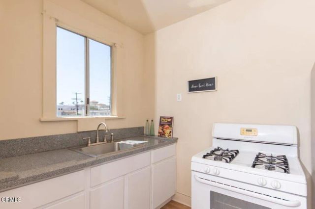 833 N Ridgewood Place, Los Angeles, CA 90038