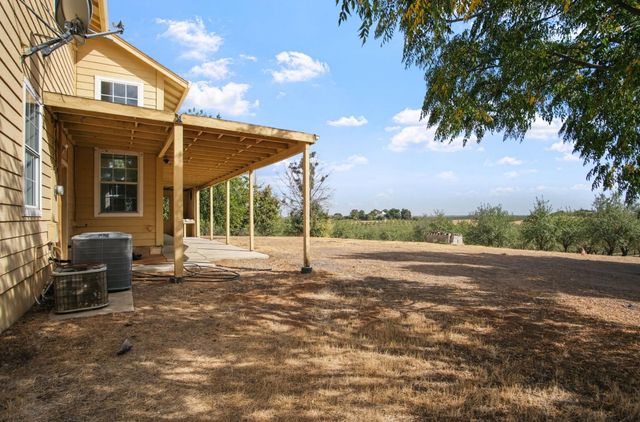 18624 Lake Rd, Hickman, CA 95323