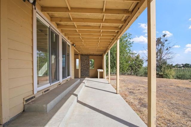 18624 Lake Rd, Hickman, CA 95323