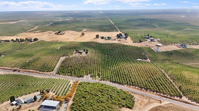 18624 Lake Rd, Hickman, CA 95323