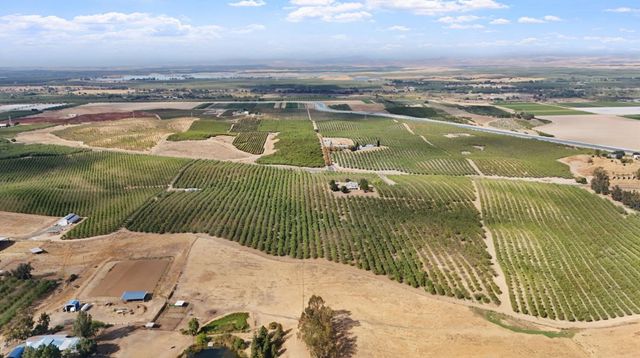 18624 Lake Rd, Hickman, CA 95323