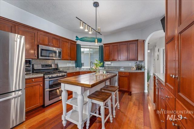 9752 W Bridgegate St, Boise, ID 83709