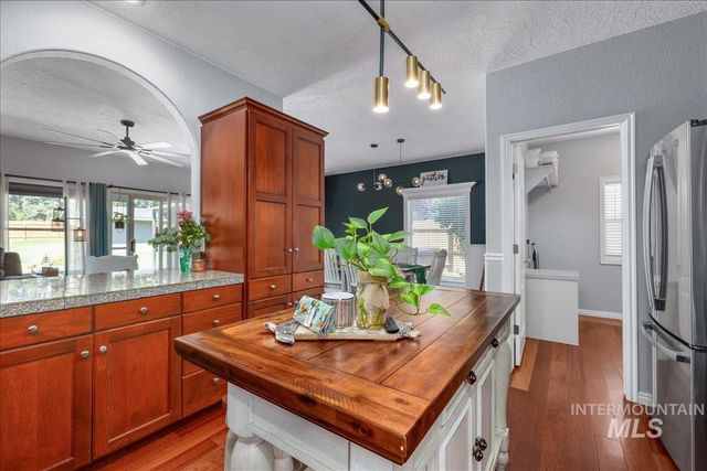9752 W Bridgegate St, Boise, ID 83709