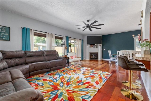 9752 W Bridgegate St, Boise, ID 83709