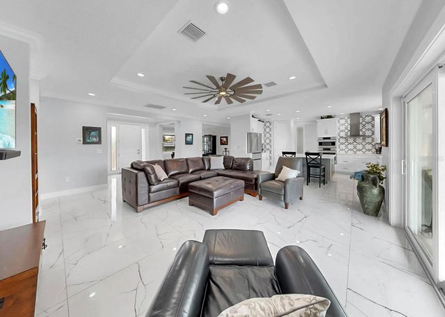 901 CAPRICCIO LANE, Apollo Beach, FL 33572