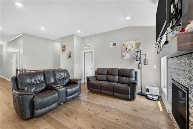 1515 SW Arbor Valley Drive, Lee's Summit, MO 64082