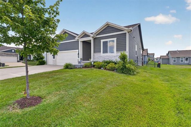 1515 SW Arbor Valley Drive, Lee's Summit, MO 64082
