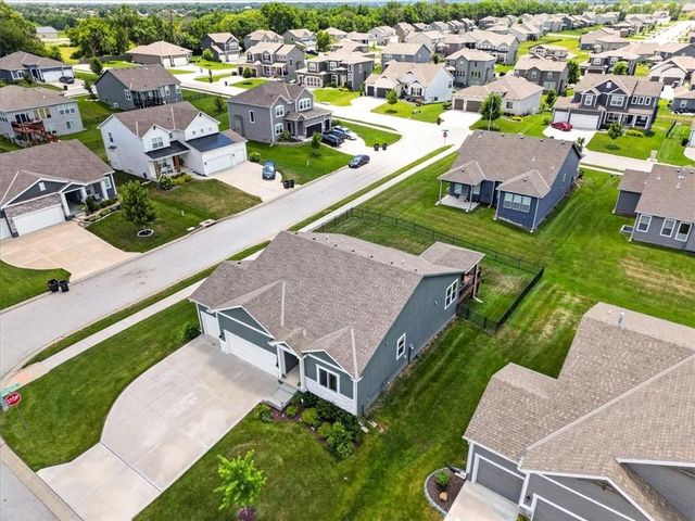 1515 SW Arbor Valley Drive, Lee's Summit, MO 64082