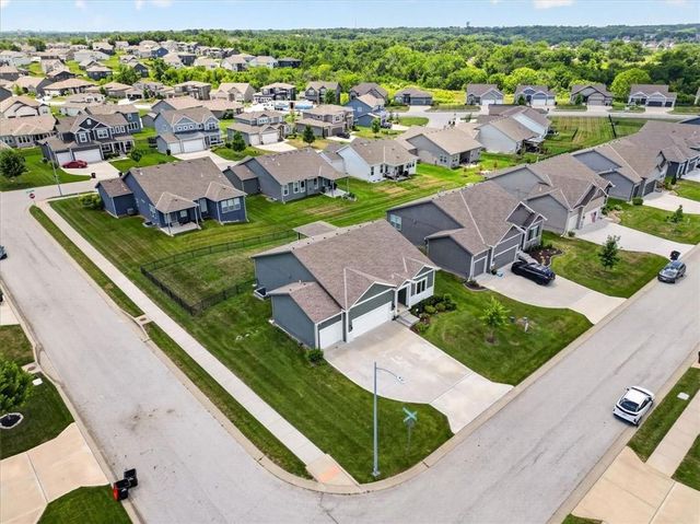 1515 SW Arbor Valley Drive, Lee's Summit, MO 64082