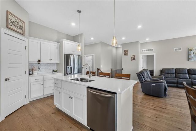 1515 SW Arbor Valley Drive, Lee's Summit, MO 64082
