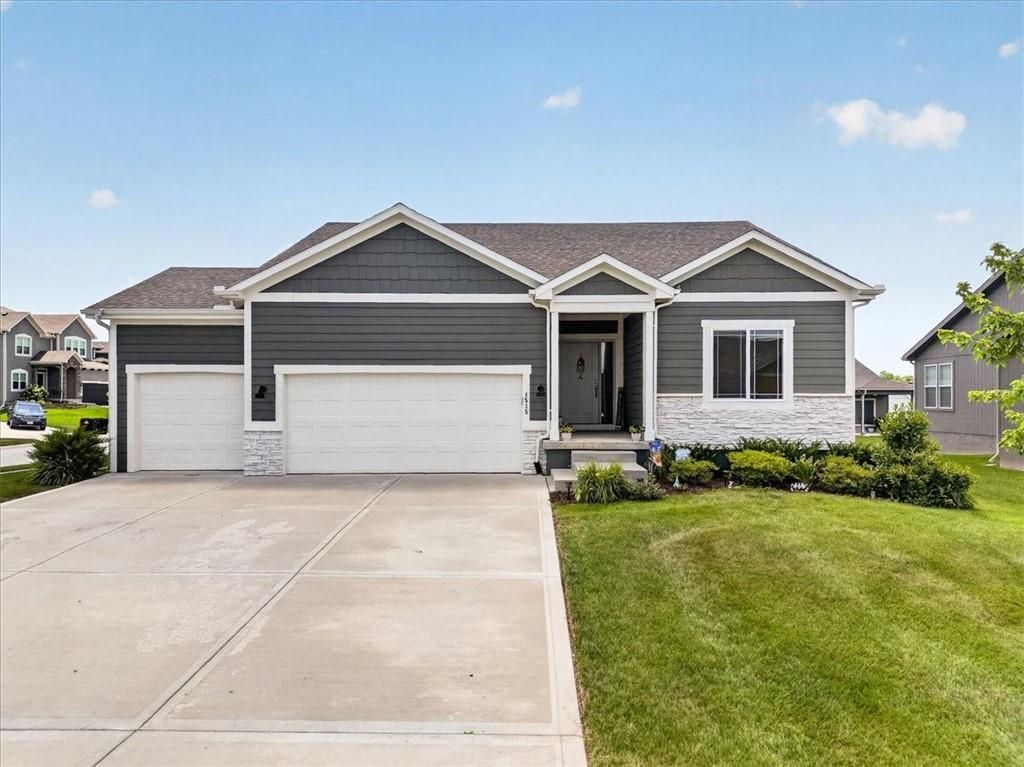 1515 SW Arbor Valley Drive, Lee's Summit, MO 64082