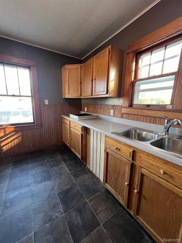 1517 Stanley Street, Saginaw, MI 48602