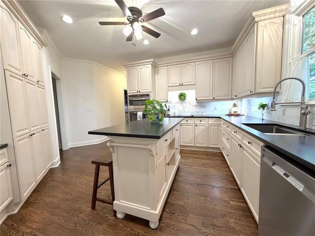 9315 Spinnaker Lane, Gainesville, GA 30506