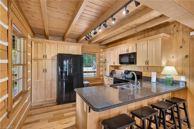 1805 Chrisco Road W, Seagrove, NC 27341