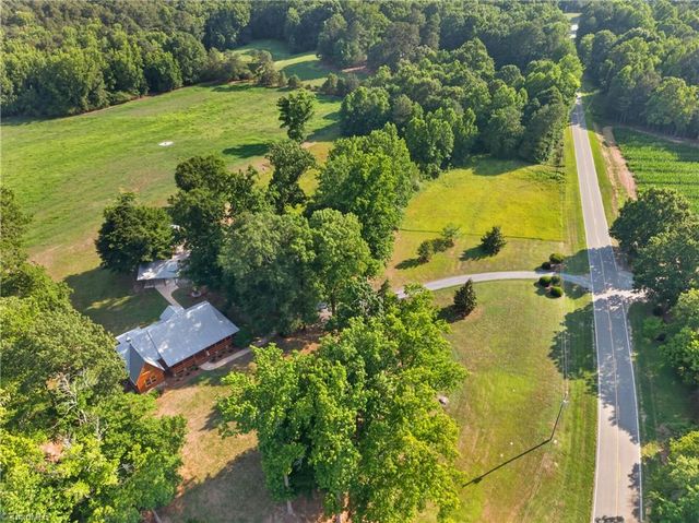 1805 Chrisco Road W, Seagrove, NC 27341