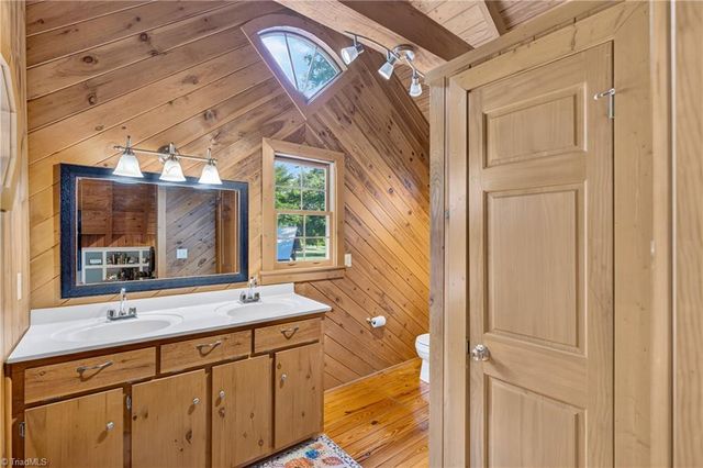 1805 Chrisco Road W, Seagrove, NC 27341