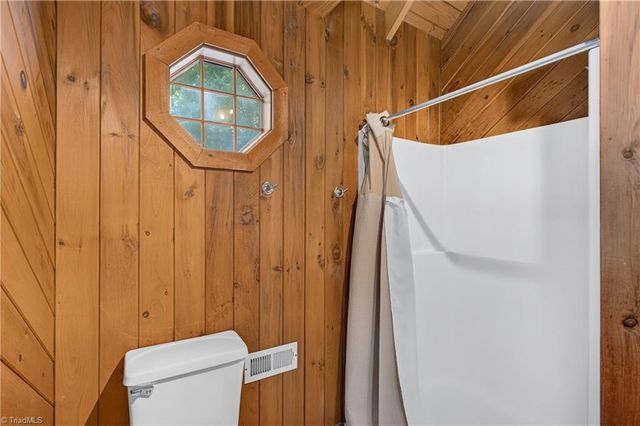 1805 Chrisco Road W, Seagrove, NC 27341
