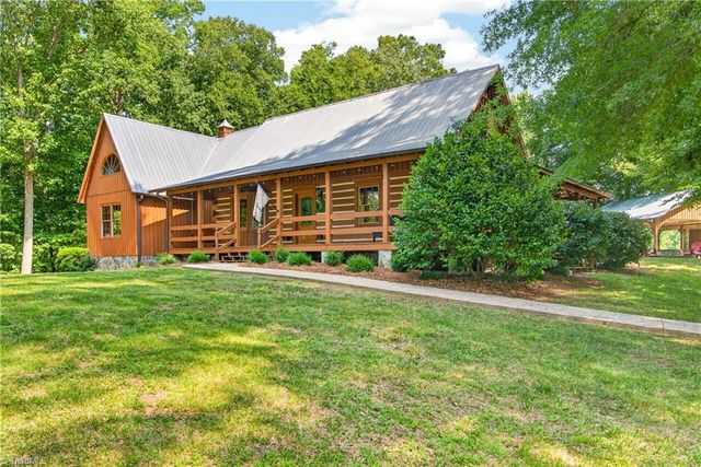 1805 Chrisco Road W, Seagrove, NC 27341