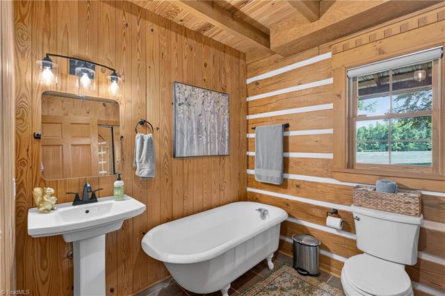 1805 Chrisco Road W, Seagrove, NC 27341