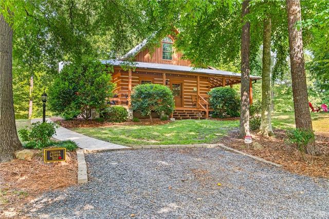 1805 Chrisco Road W, Seagrove, NC 27341