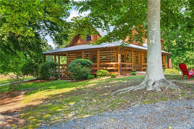1805 Chrisco Road W, Seagrove, NC 27341