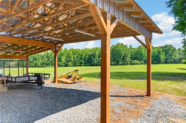 1805 Chrisco Road W, Seagrove, NC 27341
