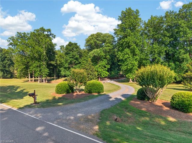 1805 Chrisco Road W, Seagrove, NC 27341