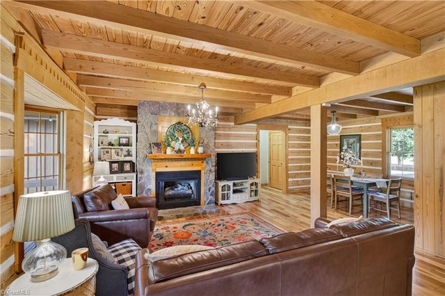 1805 Chrisco Road W, Seagrove, NC 27341