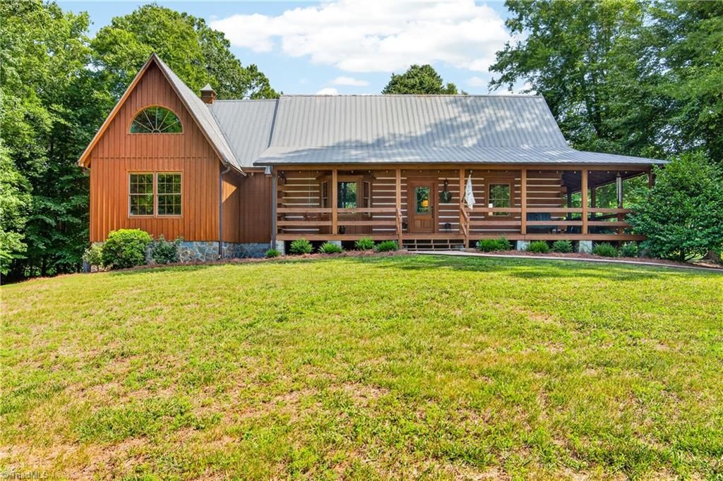1805 Chrisco Road W, Seagrove, NC 27341