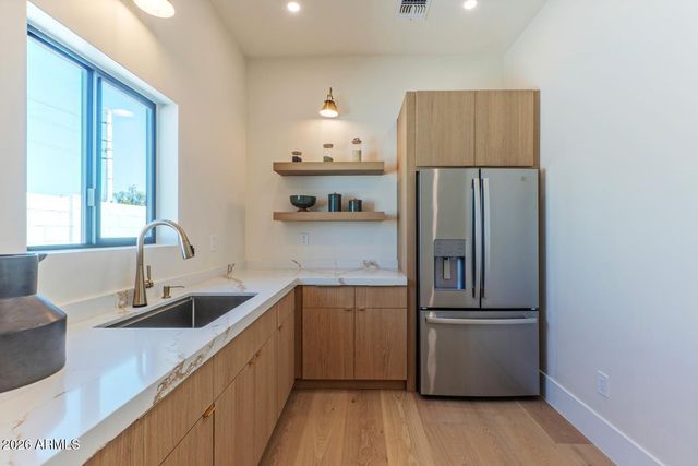 2801 E ELM Street, Phoenix, AZ 85016
