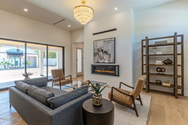2801 E ELM Street, Phoenix, AZ 85016