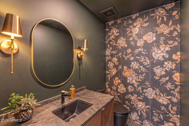 2801 E ELM Street, Phoenix, AZ 85016