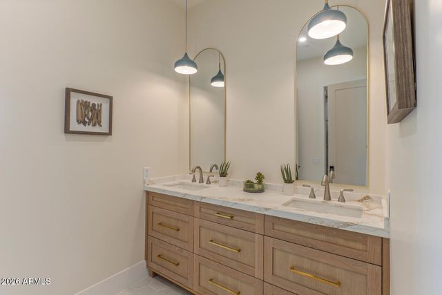 2801 E ELM Street, Phoenix, AZ 85016