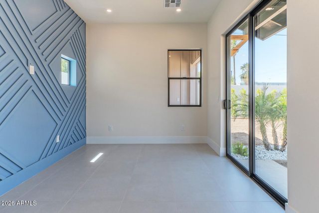 2801 E ELM Street, Phoenix, AZ 85016